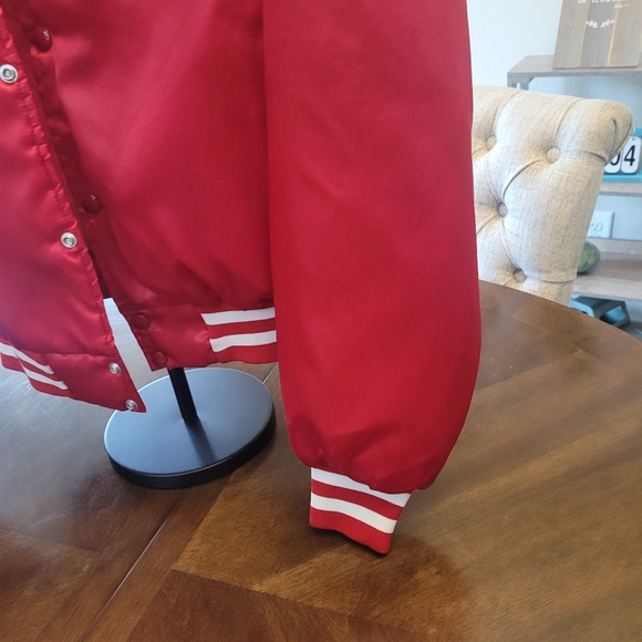 Swingster Vintage Red and White Atlanta Hawks Quilted Jacket - Picture 8 of 8